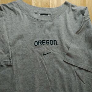 Vintage Nike Oregon Ducks Center Swoosh T-Shirt